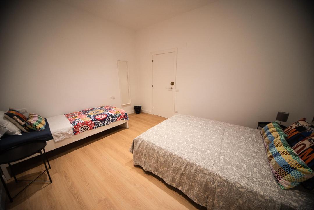 By Universitat Private Rooms Barcelona Eksteriør billede