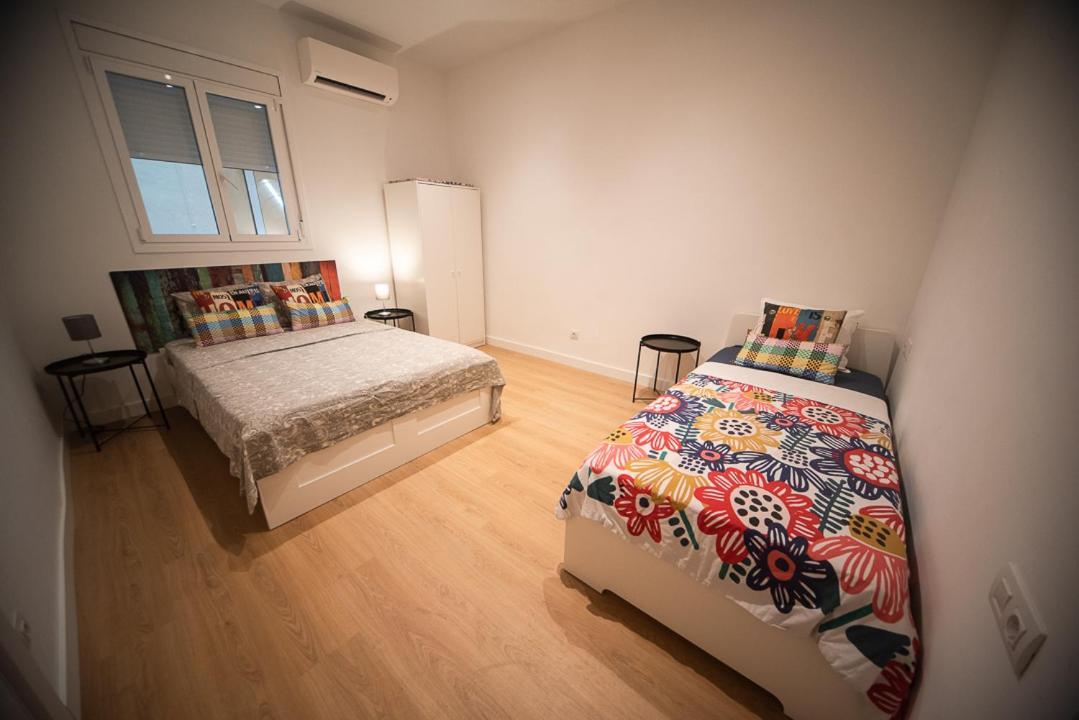 By Universitat Private Rooms Barcelona Eksteriør billede