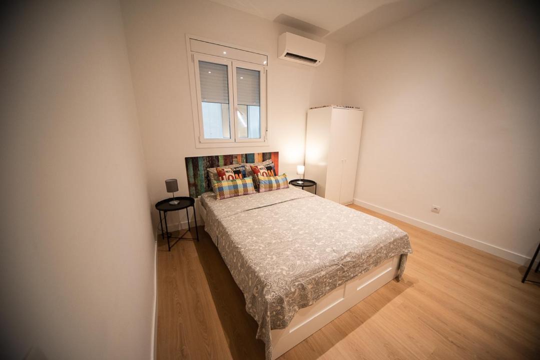 By Universitat Private Rooms Barcelona Eksteriør billede