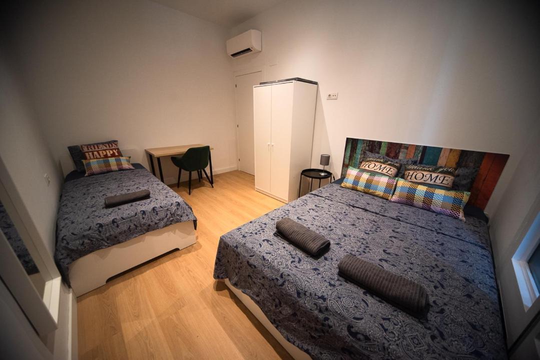 By Universitat Private Rooms Barcelona Eksteriør billede