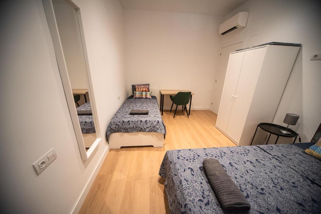 By Universitat Private Rooms Barcelona Eksteriør billede