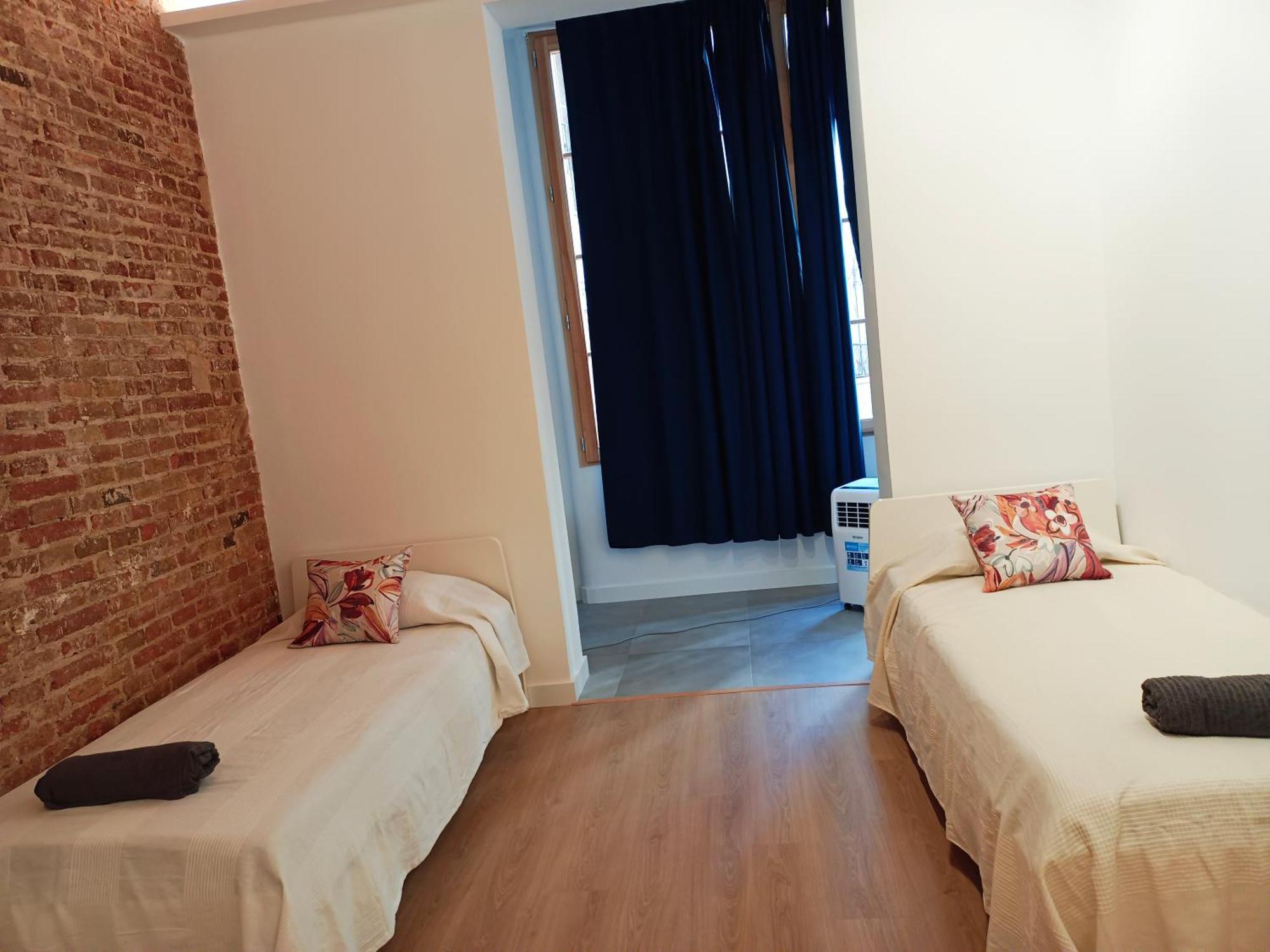 By Universitat Private Rooms Barcelona Eksteriør billede