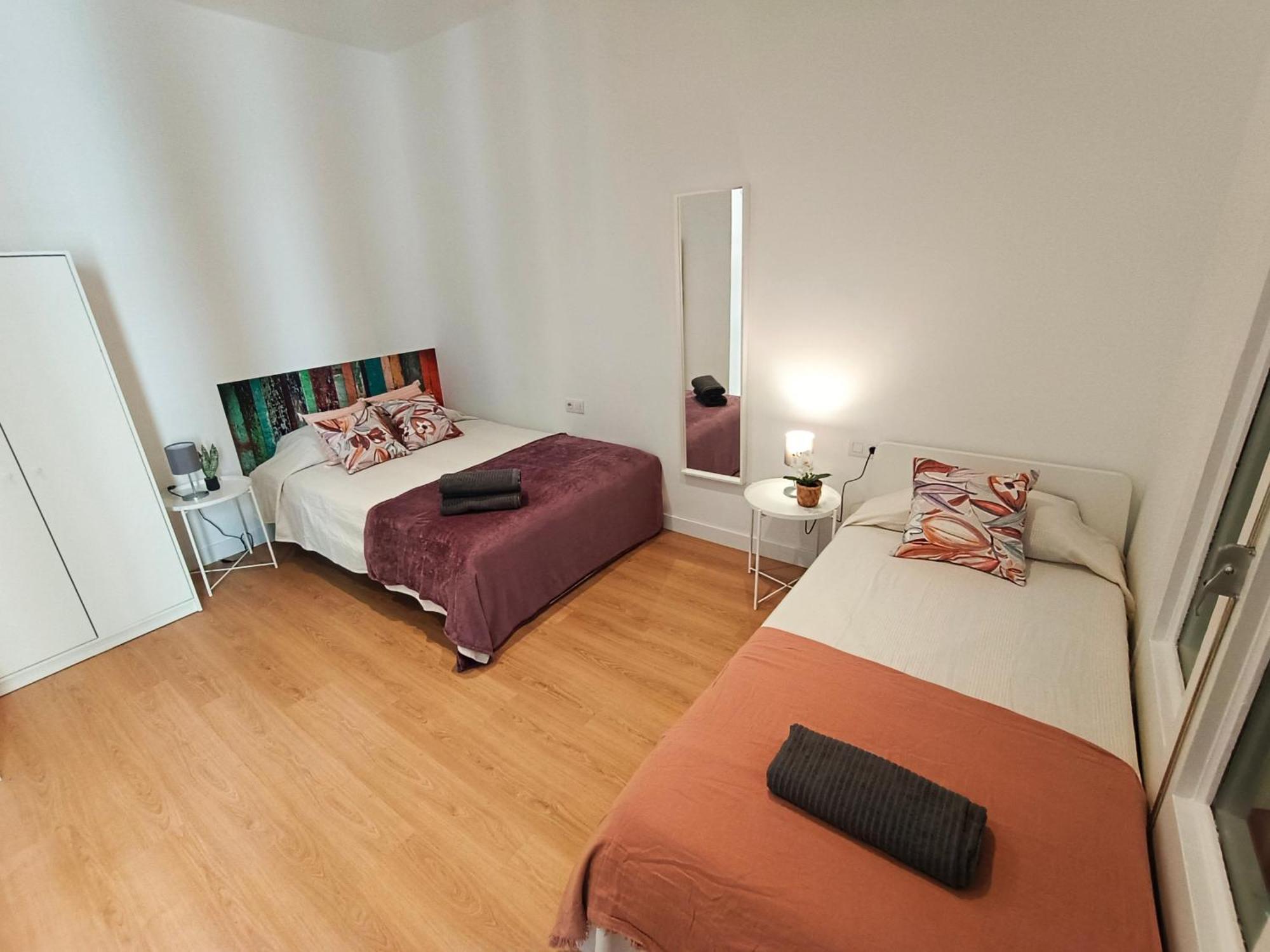 By Universitat Private Rooms Barcelona Eksteriør billede