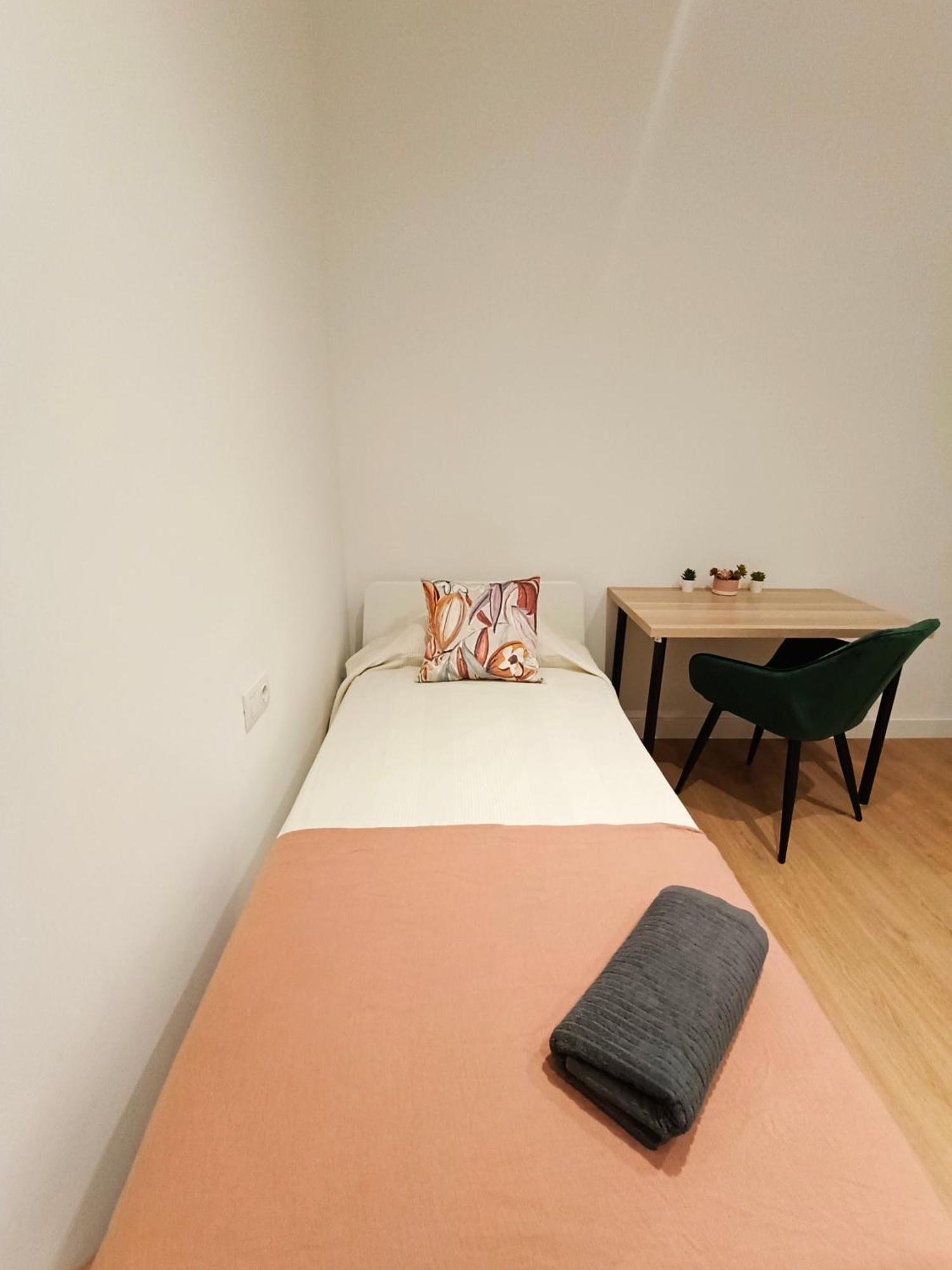 By Universitat Private Rooms Barcelona Eksteriør billede