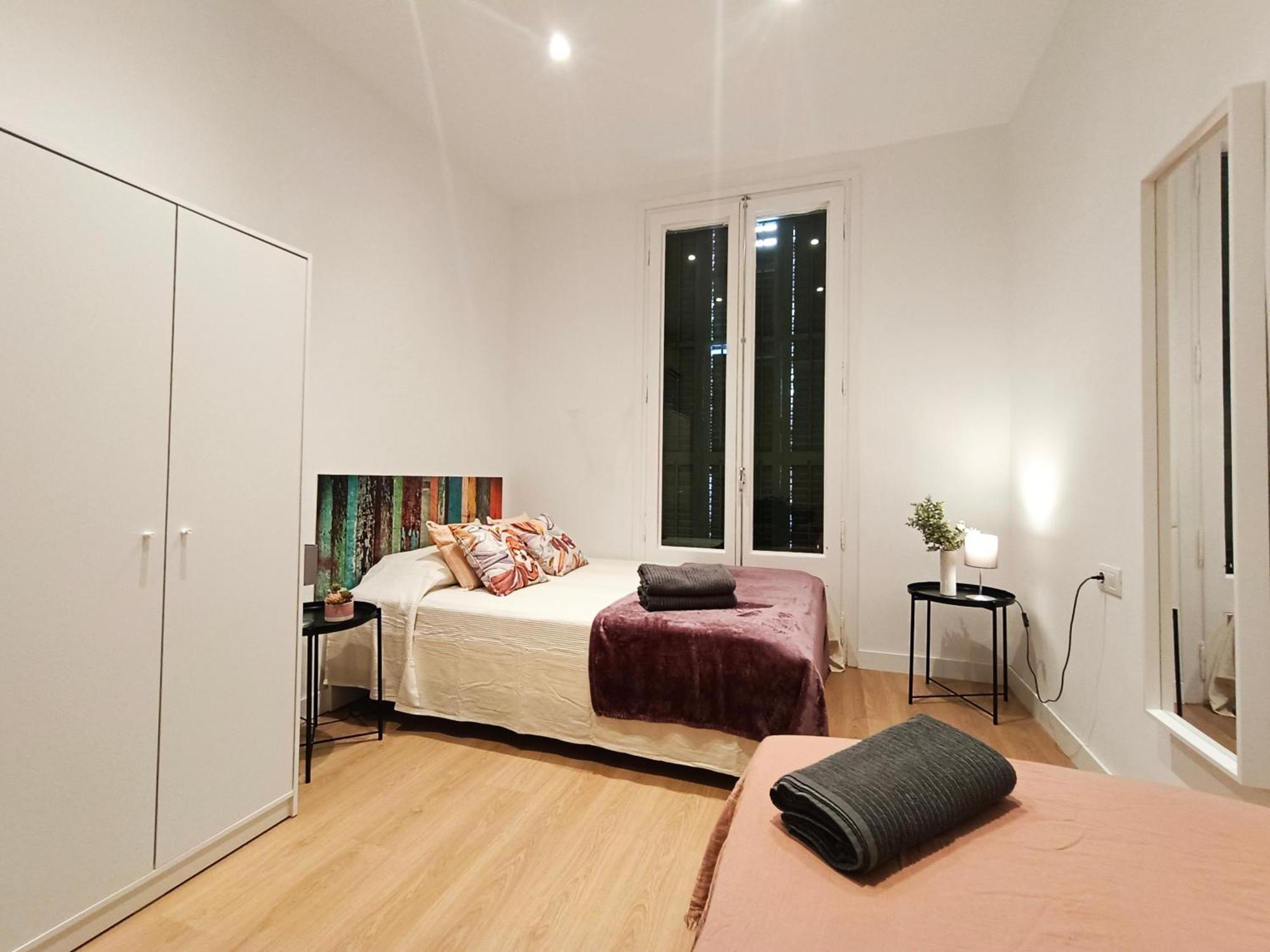 By Universitat Private Rooms Barcelona Eksteriør billede