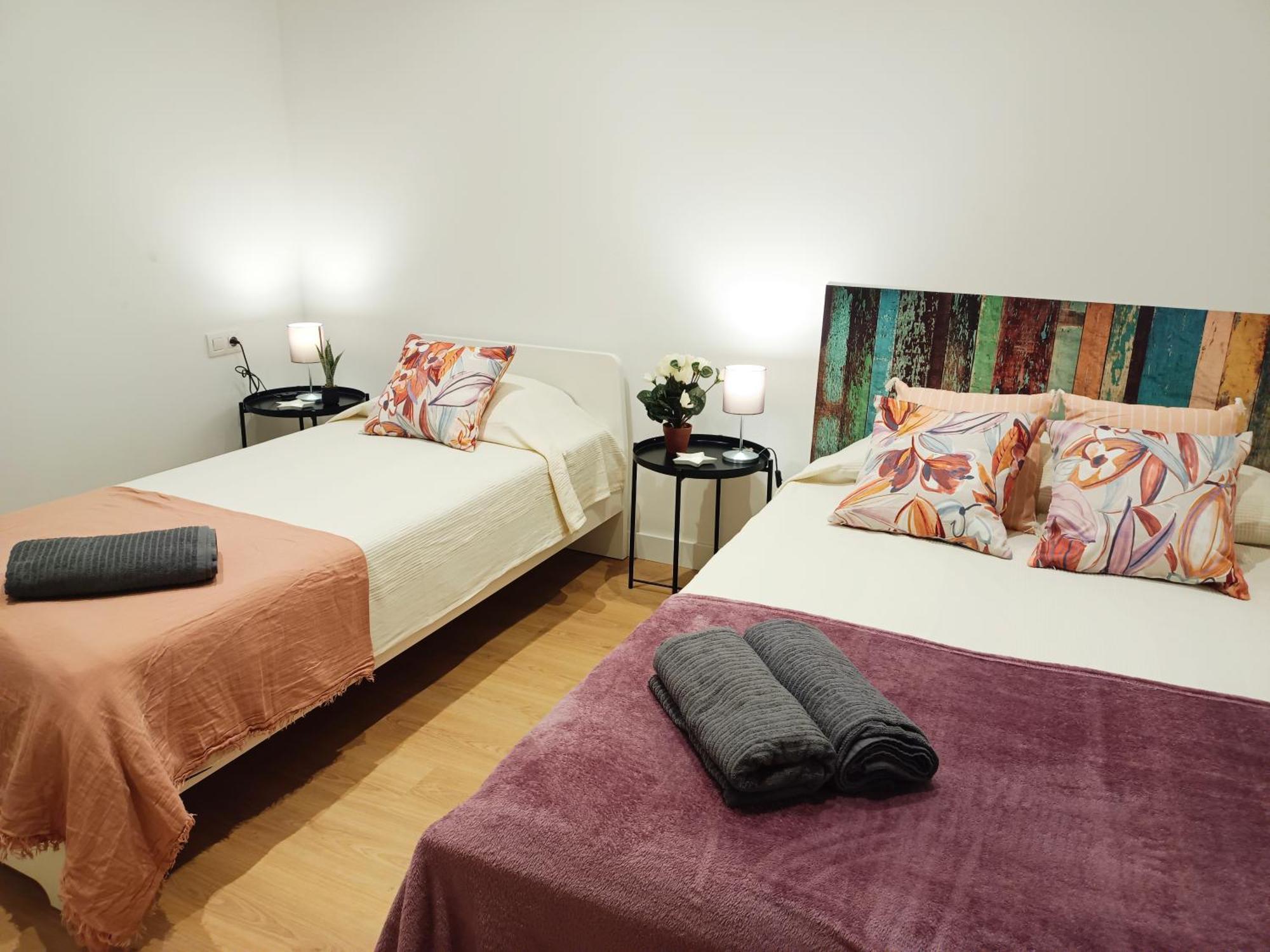 By Universitat Private Rooms Barcelona Eksteriør billede