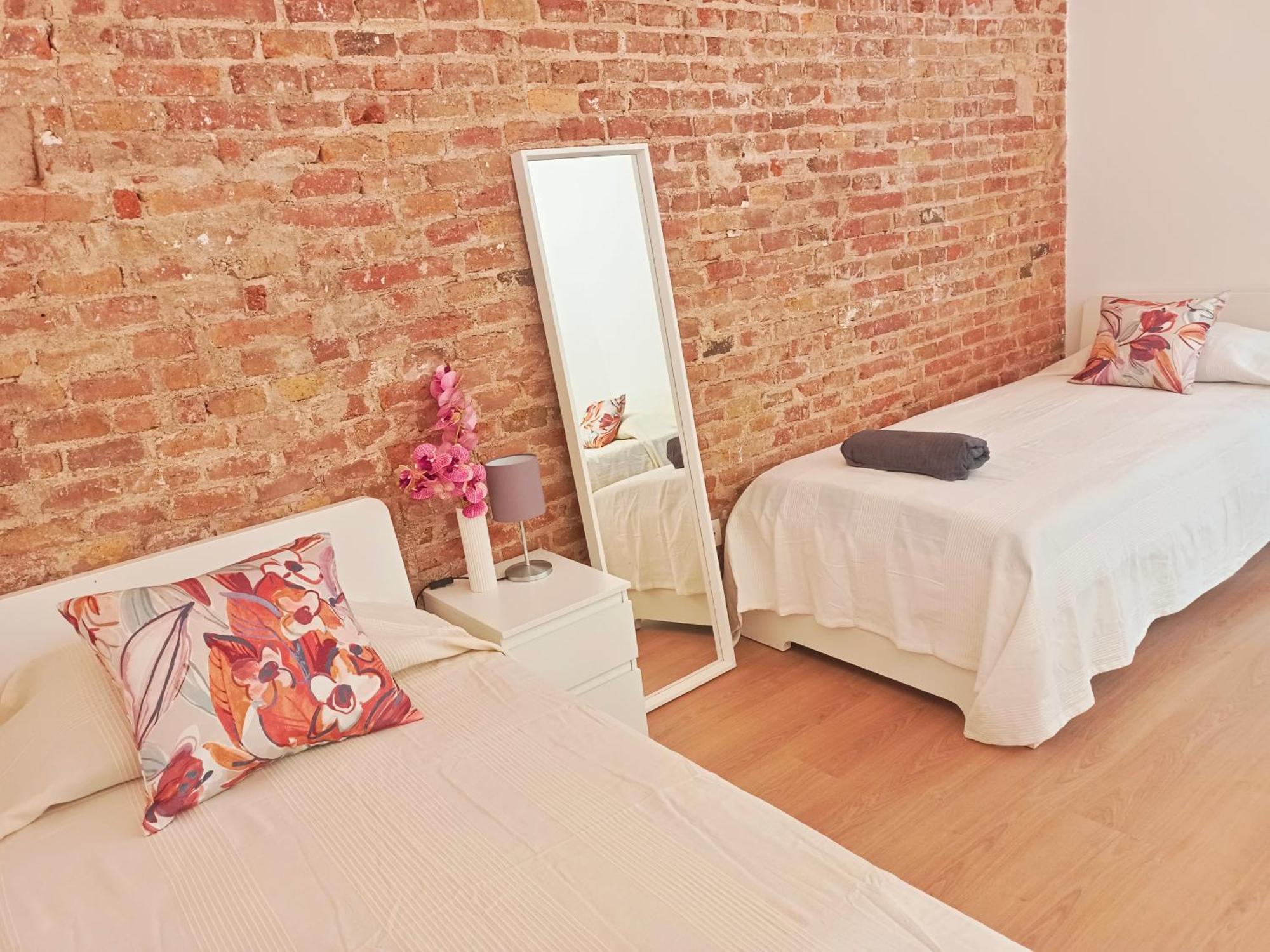 By Universitat Private Rooms Barcelona Eksteriør billede
